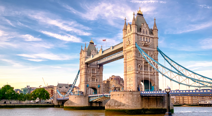 Iconic,Tower,Bridge,Connecting,Londong,With,Southwark,On,The,Thames