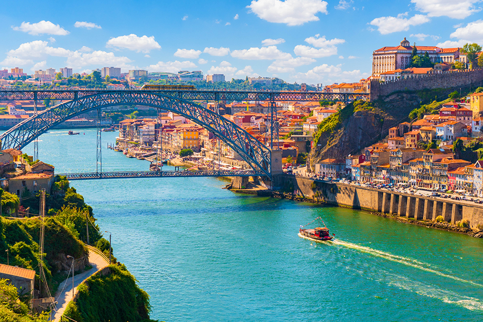 Picturesque,,Colorful,View,At,Old,Town,Porto,,Portugal,With,Bridge